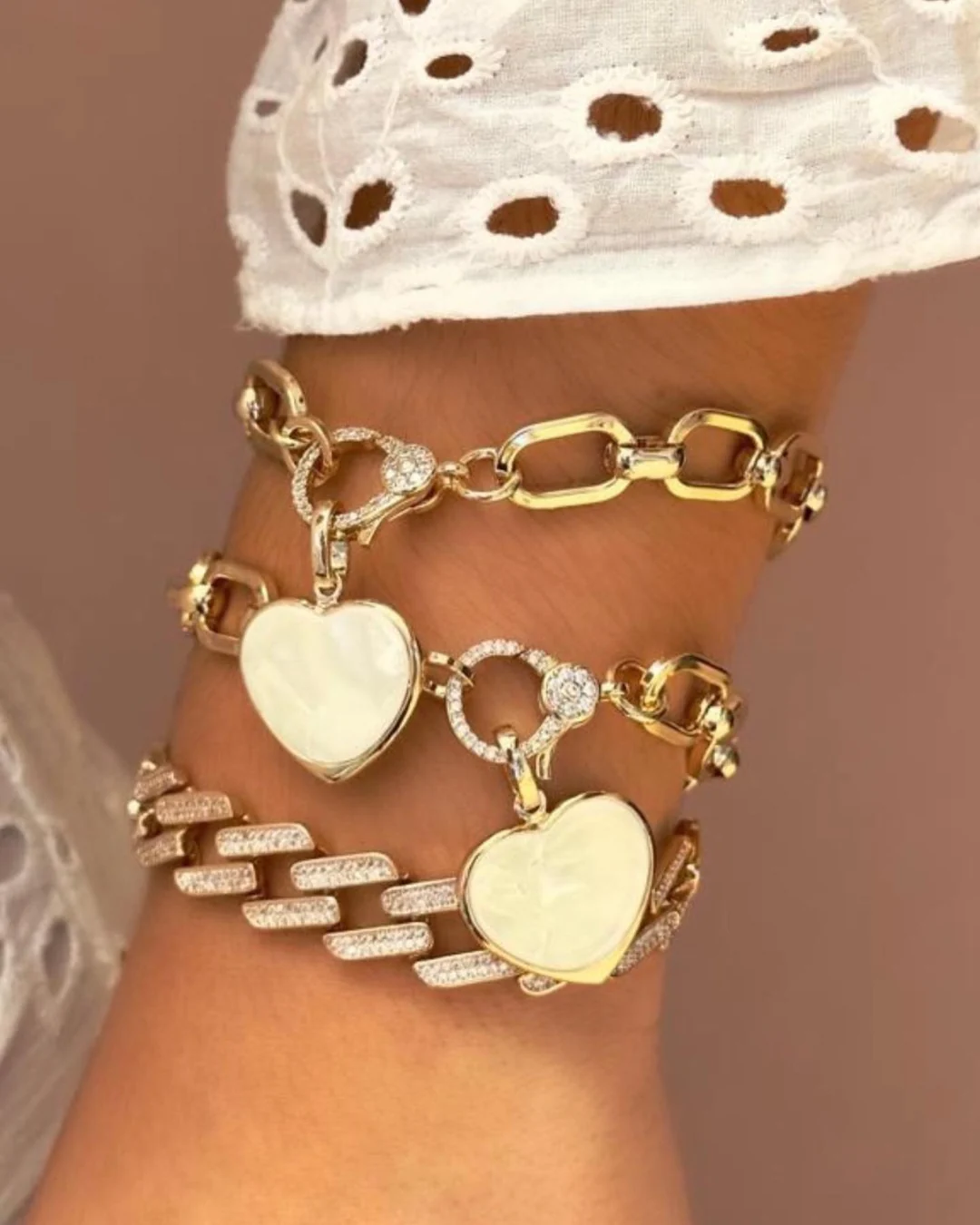 Pulseiras com corações da LBD Acessórios